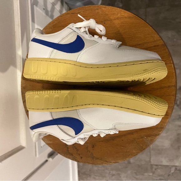 Nike White and Blue Classic Sneakers Air Force 1 Utilize Kid size 5.5 ladies 7 - Picture 1 of 10